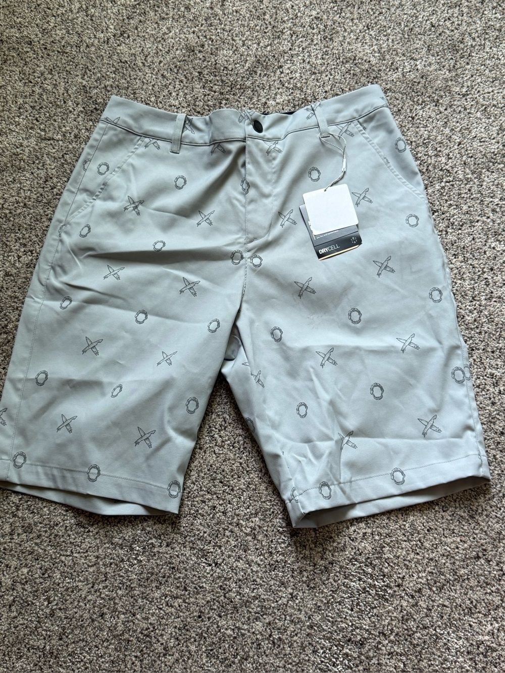 Puma Men's Light Gray Patterned gokf Shorts 32 shark teeth 10 inch inseam